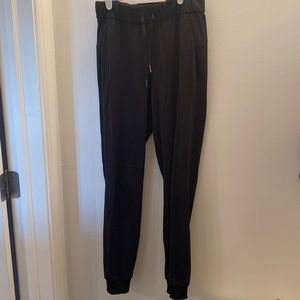 Lululemon black ‘on the fly’ joggers size 2